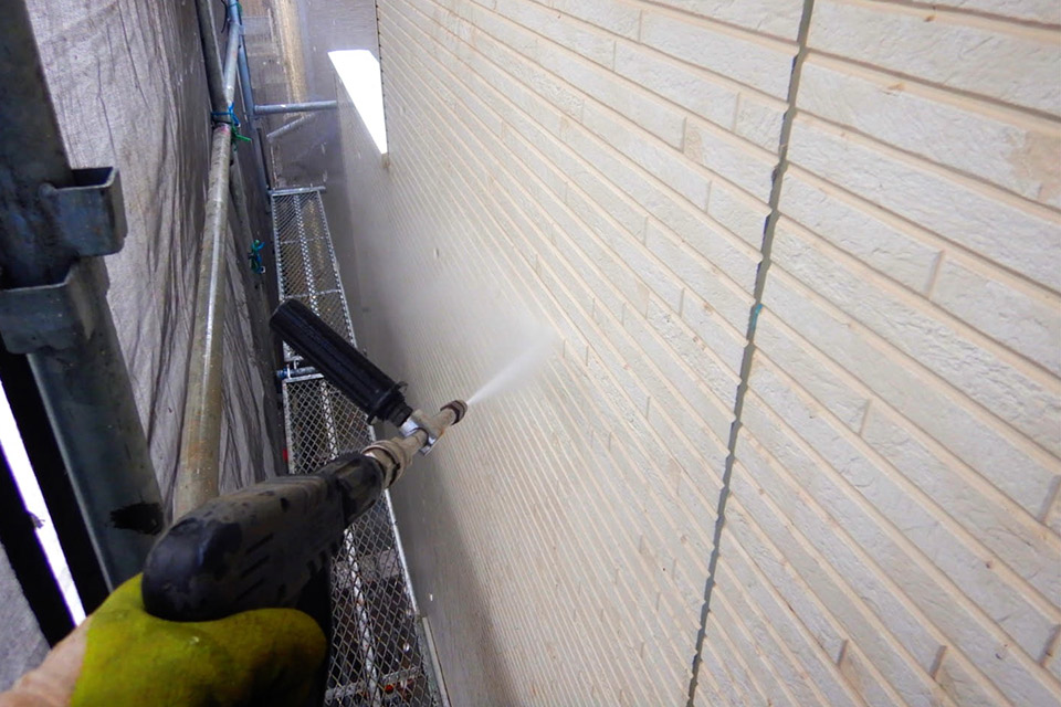 高圧洗浄と養生の様子